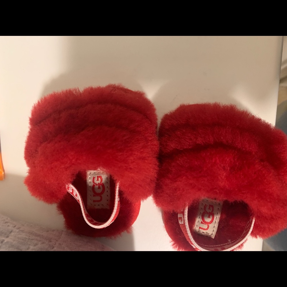 UGG SLIPPERS